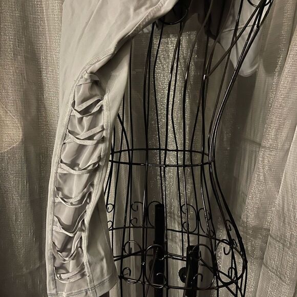 Victoria’s Secret vs sport grey lace Up mesh compression. Leggings - Picture 3 of 5